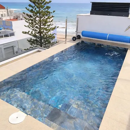 Sunny Waves & Coast 2 Apts, 6br, Ac & Heated Pool Διαμέρισμα *