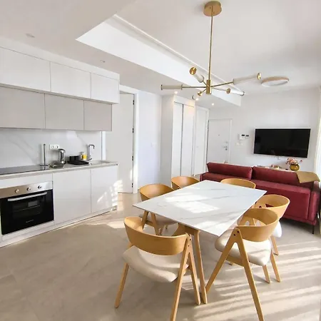 شقة Sunny Waves & Coast 2 Apts, 6br, Ac & Heated Pool *