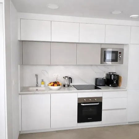 شقة Sunny Waves & Coast 2 Apts, 6br, Ac & Heated Pool تورّيفيِخا