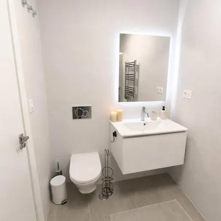 Sunny Waves & Coast 2 Apts, 6br, Ac & Heated Pool تورّيفيِخا