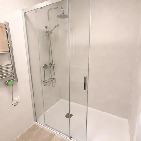 Sunny Waves & Coast 2 Apts, 6br, Ac & Heated Pool * تورّيفيِخا