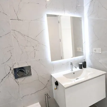 Appartement Sunny Waves & Coast 2 Apts, 6br, Ac & Heated Pool *