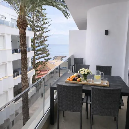 Sunny Waves & Coast 2 Apts, 6br, Ac & Heated Pool شقة تورّيفيِخا