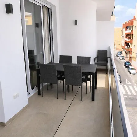 Sunny Waves & Coast 2 Apts, 6br, Ac & Heated Pool Διαμέρισμα