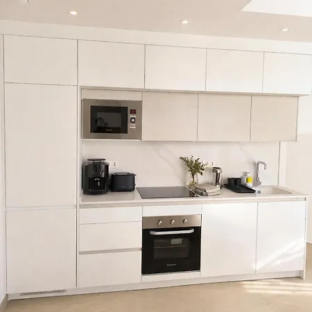 Sunny Waves & Coast 2 Apts, 6br, Ac & Heated Pool تورّيفيِخا