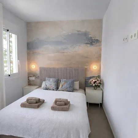 Sunny Waves & Coast 2 Apts, 6br, Ac & Heated Pool Appartement