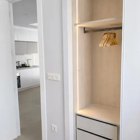 Appartement Sunny Waves & Coast 2 Apts, 6br, Ac & Heated Pool
