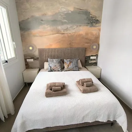 Sunny Waves & Coast 2 Apts, 6br, Ac & Heated Pool Τορεβιέχα