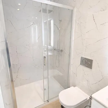 Sunny Waves & Coast 2 Apts, 6br, Ac & Heated Pool * تورّيفيِخا