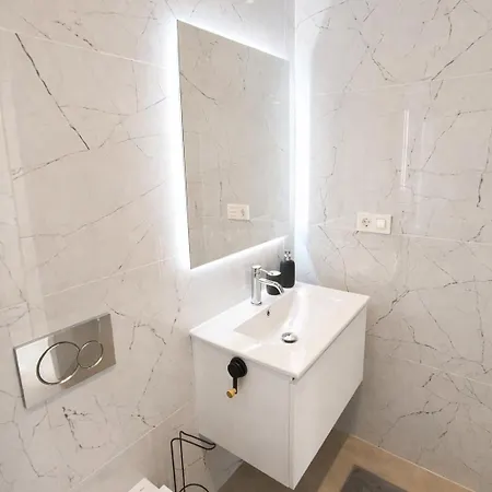 Sunny Waves & Coast 2 Apts, 6br, Ac & Heated Pool Διαμέρισμα